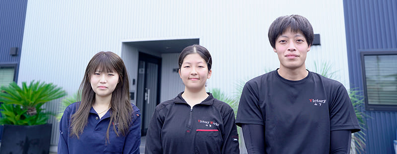 女性社員が働く様子1