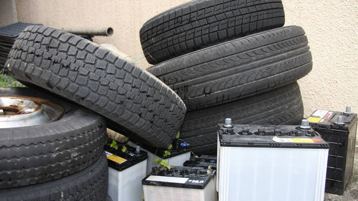 産廃物に紛れる廃カーバッテリー